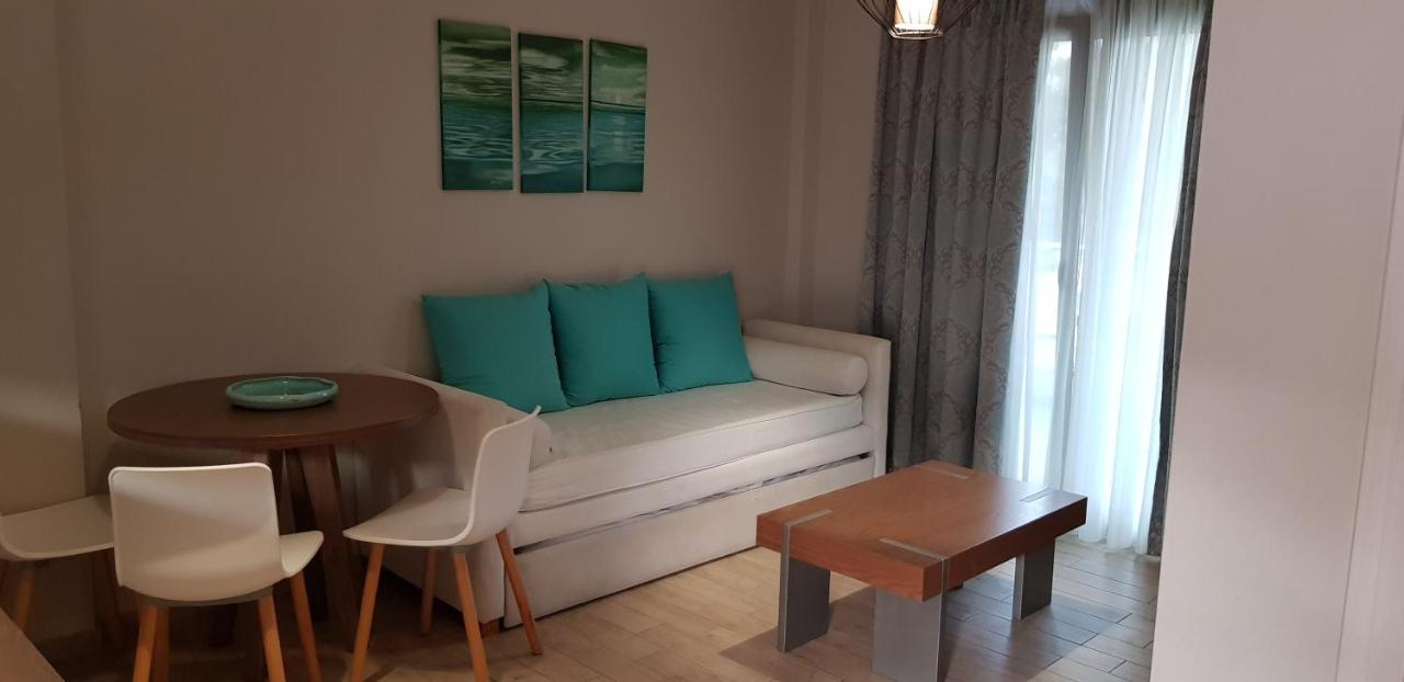 Hatzoudis Luxury Suites Chrisi Ammoudia Eksteriør billede