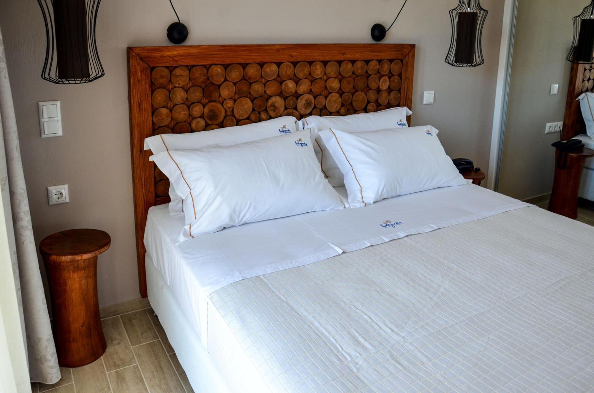 Hatzoudis Luxury Suites Chrisi Ammoudia Eksteriør billede